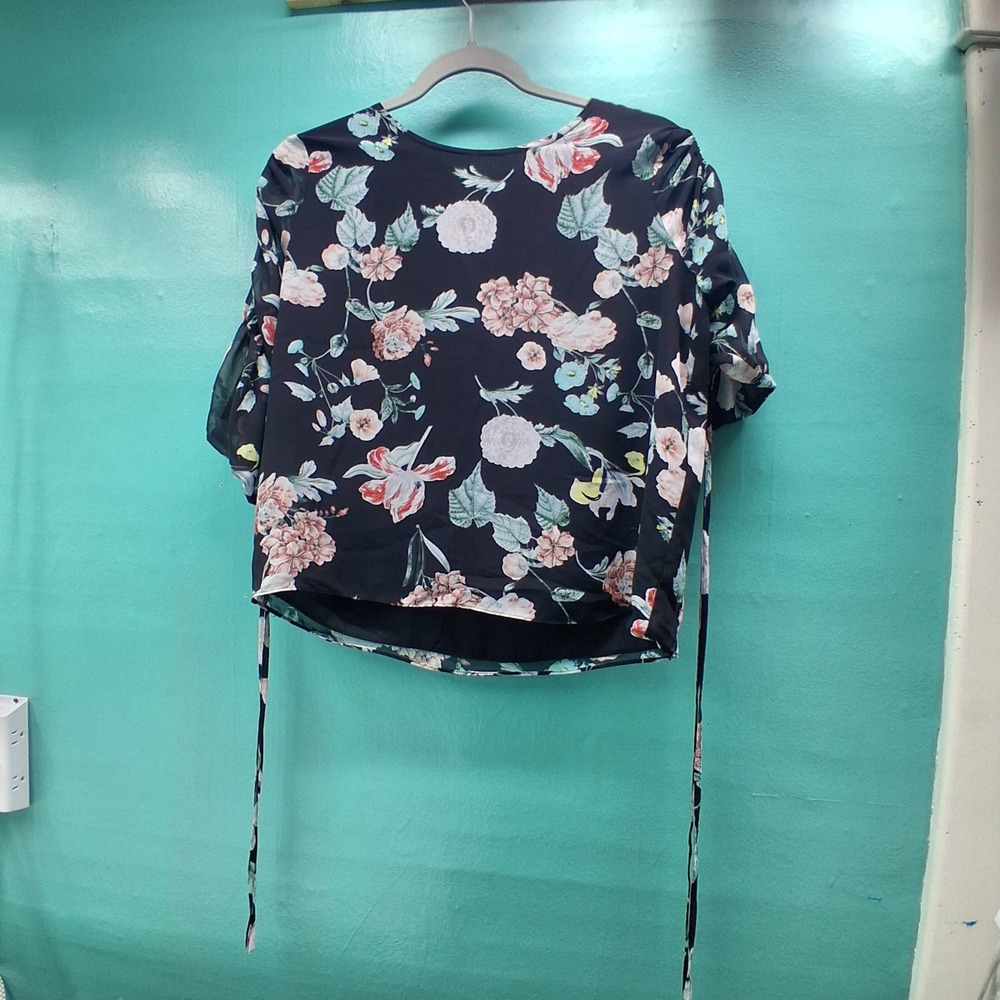 Vince Camuto Floral Blouse XS Black Ruched Short Sleeve Side Tie Romantic Z733